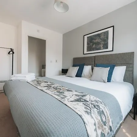 Hoskins House - Workstays *